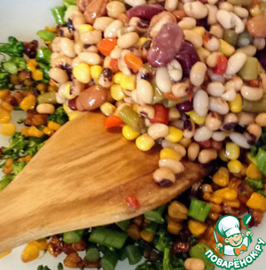 Жареная кукуруза с фасолью и халуми Жареная кукуруза с фасолью и халуми