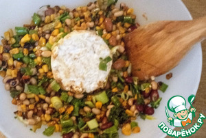 Жареная кукуруза с фасолью и халуми Жареная кукуруза с фасолью и халуми