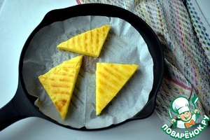 Жареная полента с овощной сальсой Жареная полента с овощной сальсой