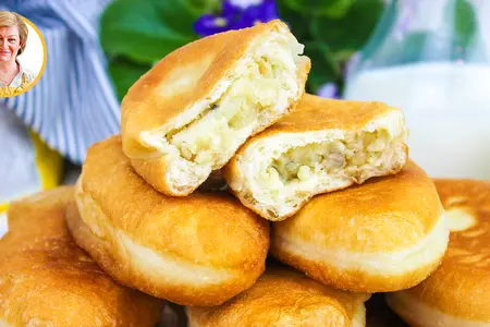 Жареные пирожки с картошкой и грибами Жареные пирожки с картошкой и грибами