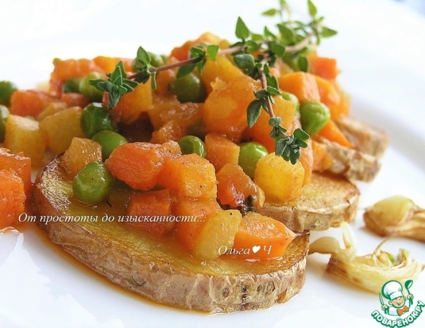 Жареный картофель с овощным рагу Жареный картофель с овощным рагу