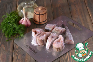 Жареный минтай с укропом и чесноком