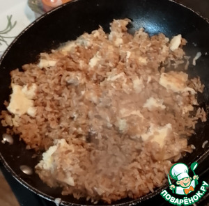 Жареный рис с крабом и яйцом Жареный рис с крабом и яйцом