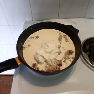 Жидкая подлива с курицей и грибами Жидкая подлива с курицей и грибами