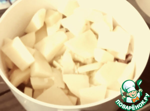 Зимний суп с грибами, картофелем, грюйером